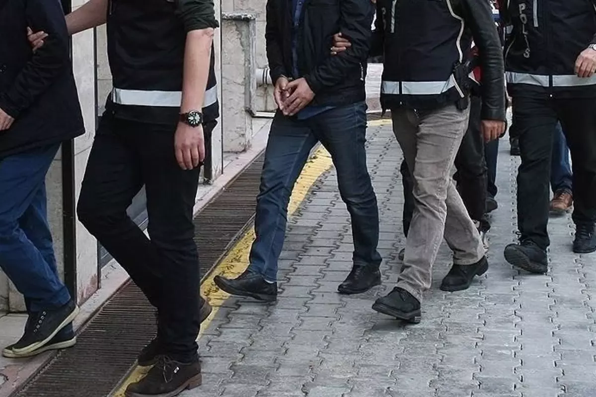 Sosyal Medya Dolandırıcılığı Operasyonu: 34 Kişi Gözaltına Alındı Sosyal Medya Dolandırıcılığı Operasyonu: 34 Kişi Gözaltına Alındı