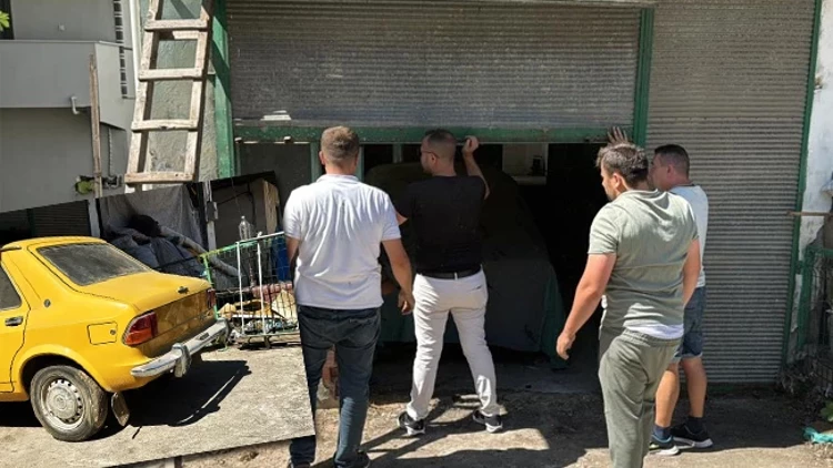 44 Yıldır Garajda Kalan Otomobil 15 Bin Euroya Satıldı: Türkiye’de Tek, Avrupa’da Yok