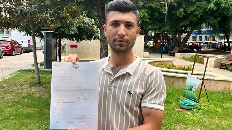 Eşine Otogarda Sürpriz Yaptı, İşinden Oldu: “Hanımcılık Kazandı, Ben İşsiz Kaldım” Eşine Otogarda Sürpriz Yaptı, İşinden Oldu: “Hanımcılık Kazandı, Ben İşsiz Kaldım”