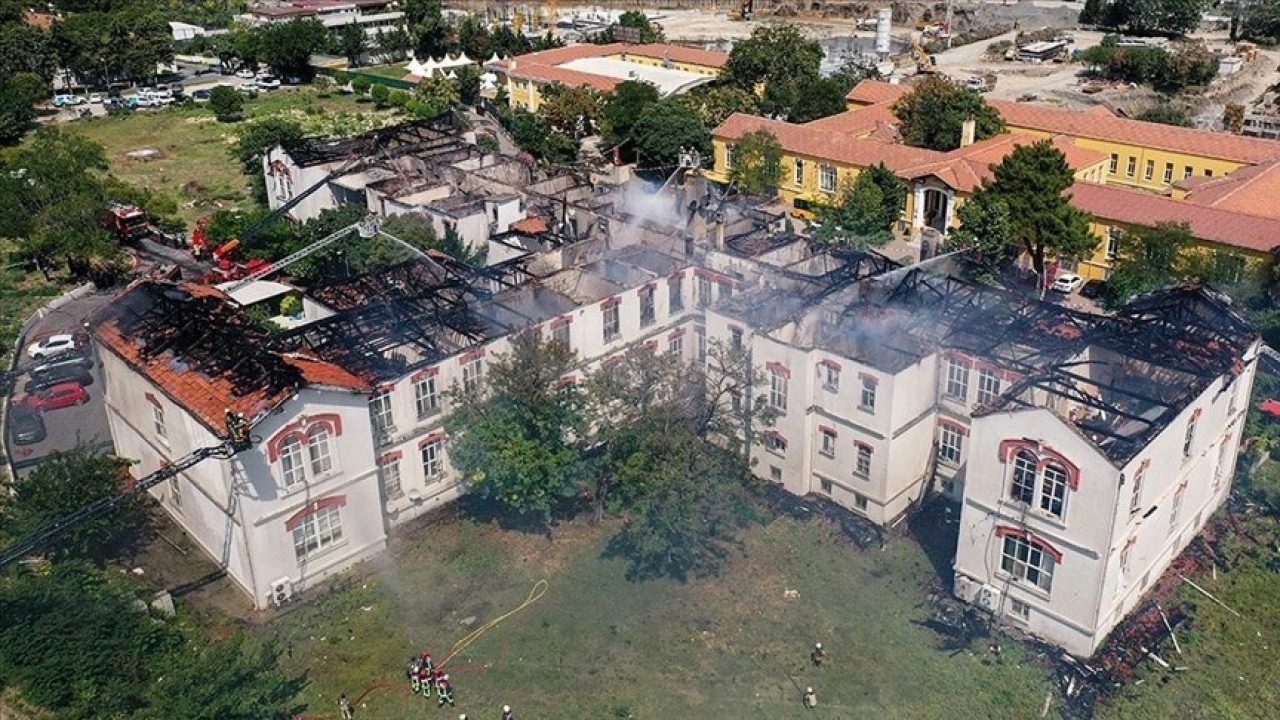 İstanbul Zeytinburnu’nda Balıklı Rum Hastanesi Önünde Silahlı Saldırı İstanbul Zeytinburnu’nda Balıklı Rum Hastanesi Önünde Silahlı Saldırı