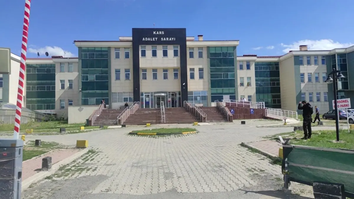Kars’ta Tacizcisini Vuran Lise Öğrencisinin Cezası Düşürüldü Kars’ta Tacizcisini Vuran Lise Öğrencisinin Cezası Düşürüldü