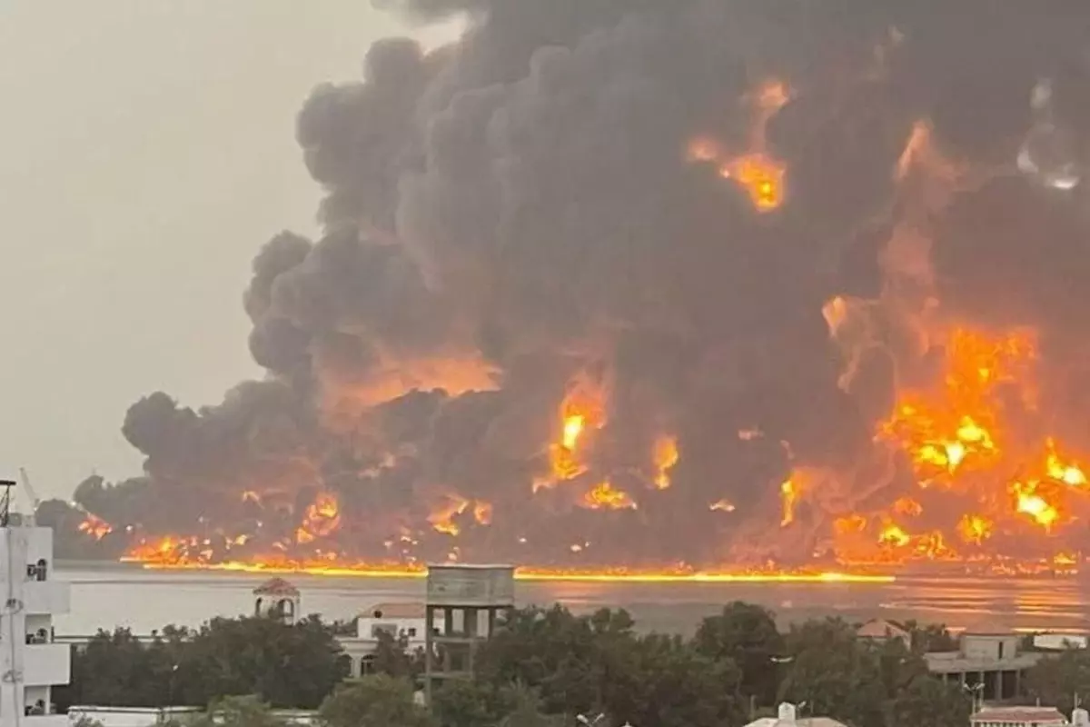 İsrail'den Yemen'e Saldırı Uyarısı: “Hudeyde Limanı Derhal Tahliye Edilsin!”