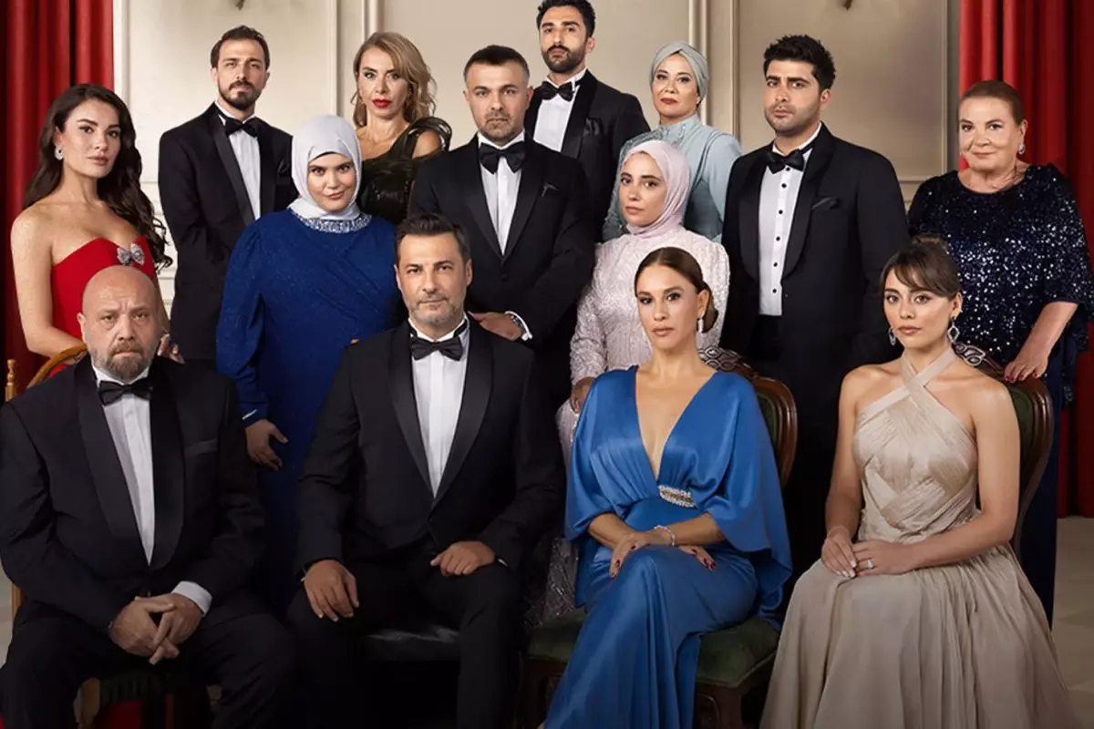 Kızılcık Şerbeti Senaryo Değişikliği ile Gündemde: Yasak Aşk Sahnesi Olay Yarattı
