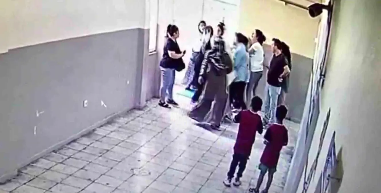 Diyarbakır’da Öğretmene Saldırı Güvenlik Kamerasına Yansıdı Diyarbakır’da Öğretmene Saldırı Güvenlik Kamerasına Yansıdı