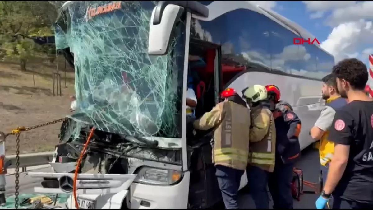Avcılar’da Yolcu Otobüsü Kamyona Çarptı: Yaralılar Var