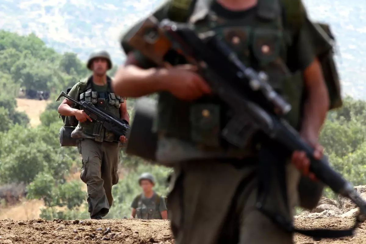Hatay'da Köylü Çocuklara Su Veren Askerlere Soruşturma Başlatıldı Hatay'da Köylü Çocuklara Su Veren Askerlere Soruşturma Başlatıldı
