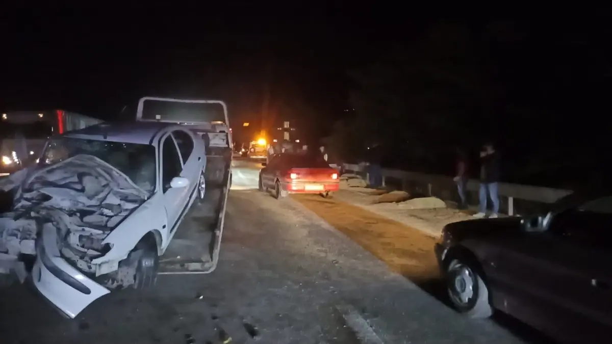 Tosya'da Otomobil Traktöre Çarptı: 1 Kişi Yaşamını Yitirdi, 5 Yaralı