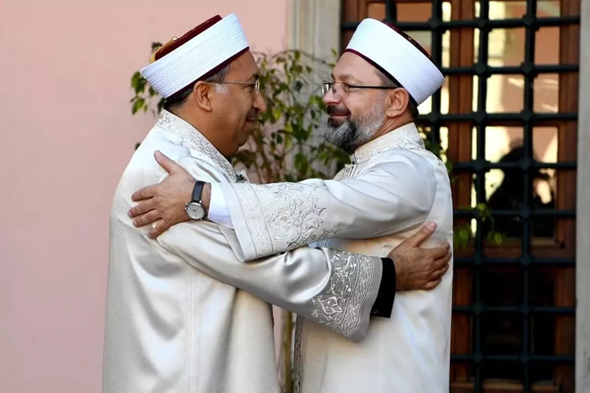 Yeni Diyanet İşleri Başkanı Göreve Hızlı Başladı: TOGG Tercihi ve Koruma Sayısında Değişiklik Yeni Diyanet İşleri Başkanı Göreve Hızlı Başladı: TOGG Tercihi ve Koruma Sayısında Değişiklik
