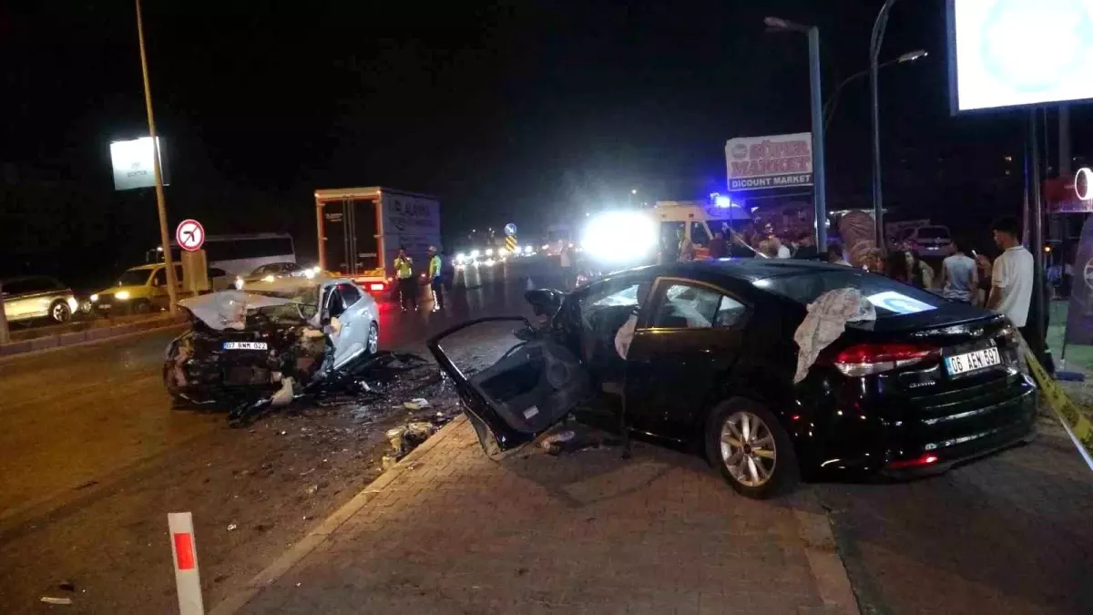 Manavgat'ta Feci Kaza: Ölü ve Yaralılar Var Manavgat'ta Feci Kaza: Ölü ve Yaralılar Var