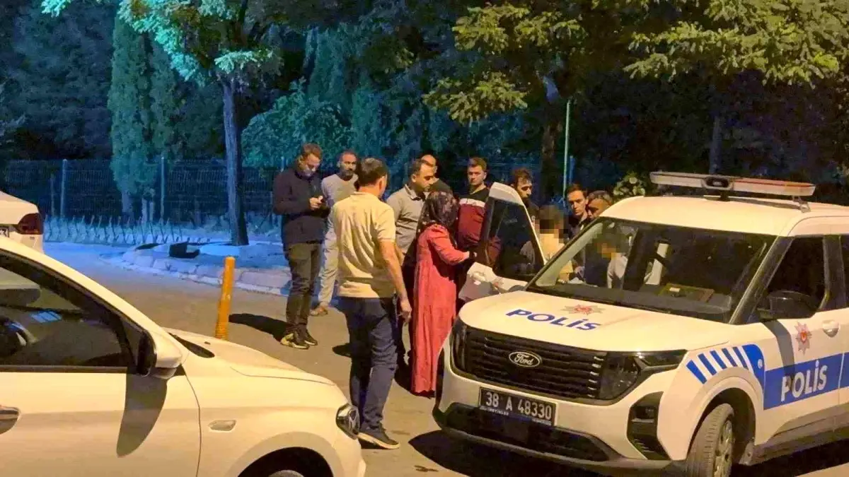 12 Yaşındaki Çocuk, Üvey Babasını Bıçaklayarak Hayatına Son Verdi