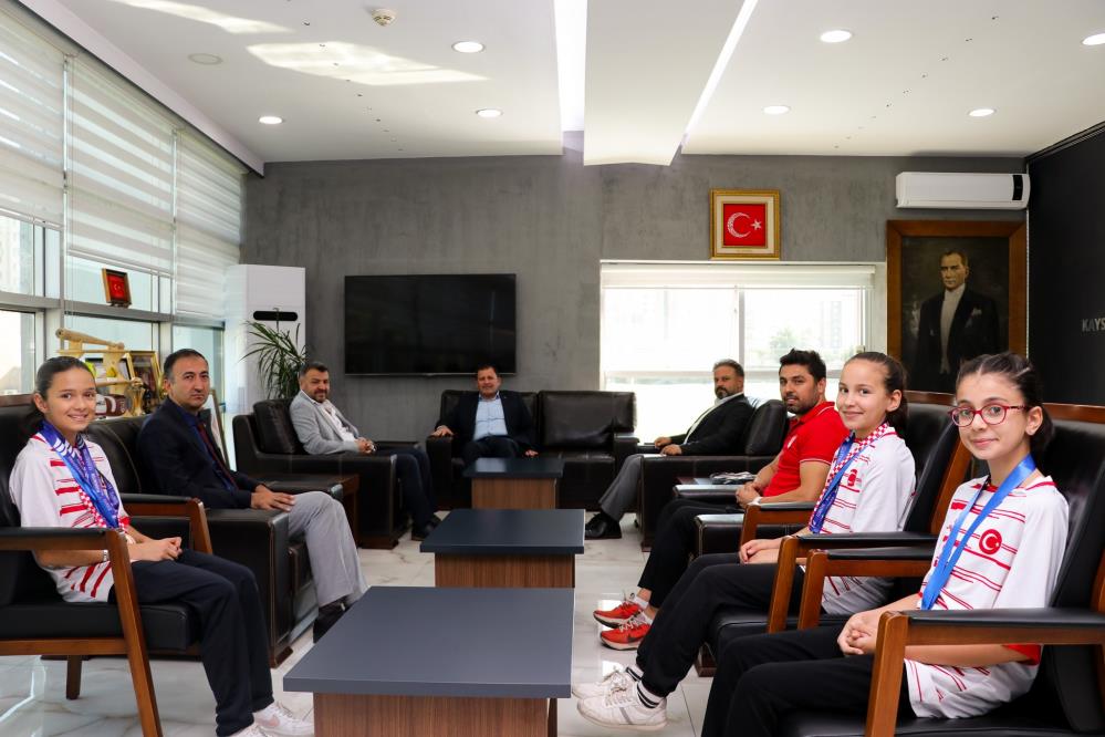Badminton Şampiyonlarından Kayseri’de Gurur Ziyareti