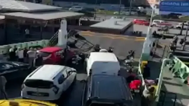 Sirkeci'de Feribot İskeleye Yaklaştığı Sırada Çarptı