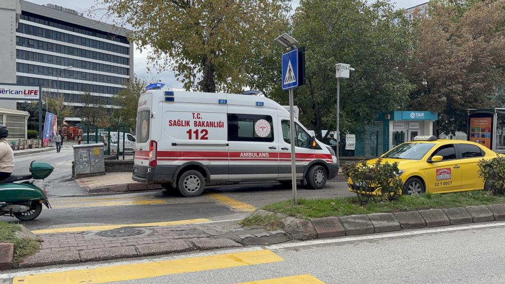 Edirne'de Yaya Geçidinde Yaşanan Kazada Bir Kadın Yaralandı Edirne'de Yaya Geçidinde Yaşanan Kazada Bir Kadın Yaralandı