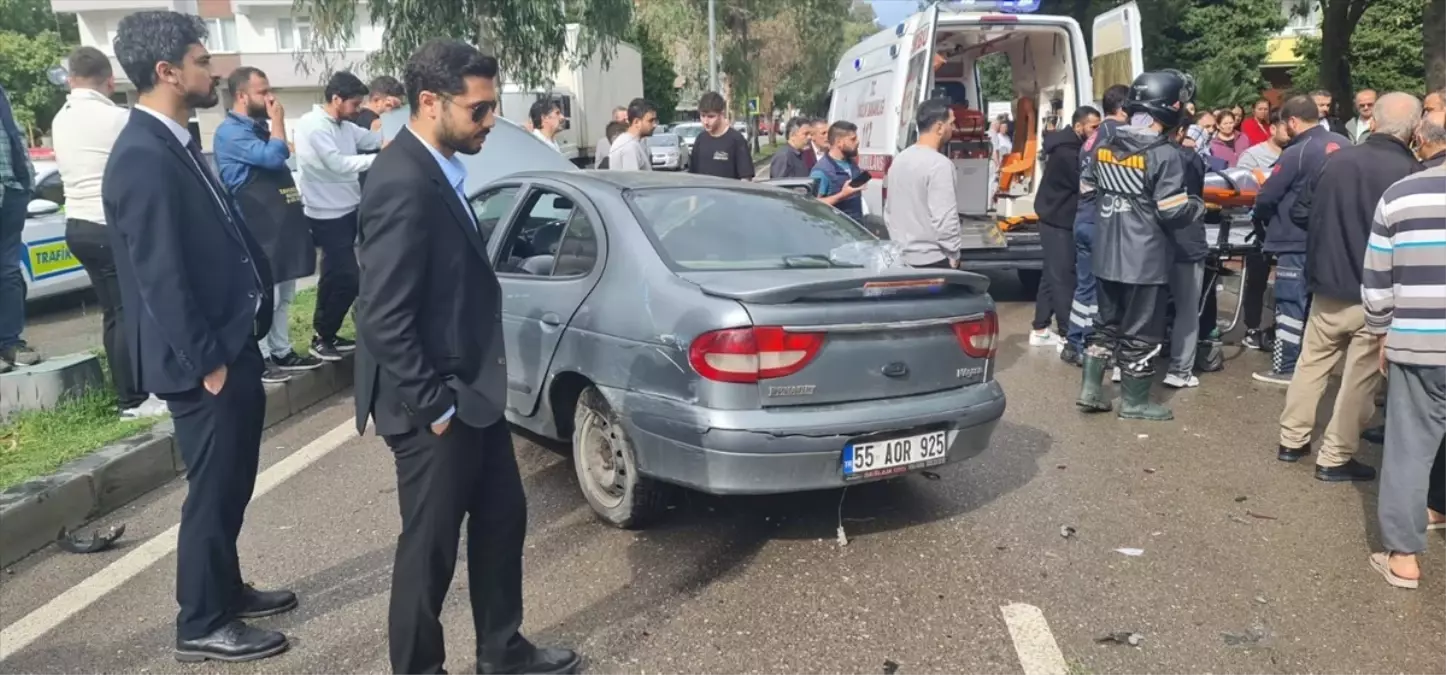 Atakum'da Kavşakta Kaza: 1’i Yaya 3 Kişi Yaralandı