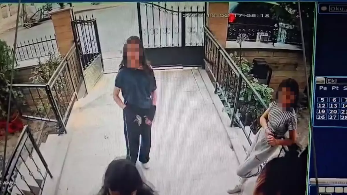 Konya'da Ortaokul Öğrencisinin Evine Bıçakla Geldiler Konya'da Ortaokul Öğrencisinin Evine Bıçakla Geldiler