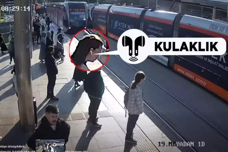 Kayseri’de Tramvay Durağında Tehlikeli Anlar