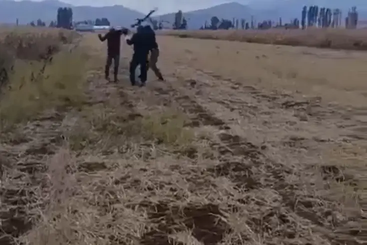 Babasını Gözünün Önünde Darbettiklerini Kameraya Aldı