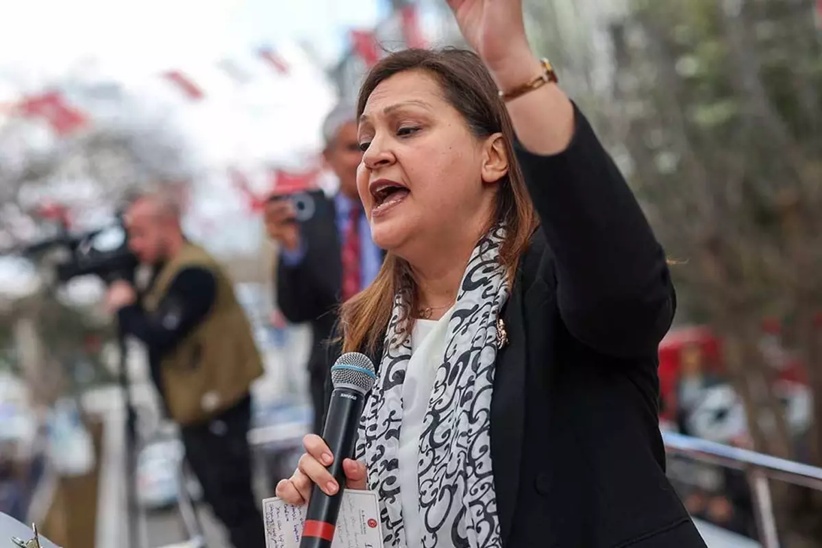 Burcu Köksal’dan Hakkındaki İddialara Net Yanıt Burcu Köksal’dan Hakkındaki İddialara Net Yanıt