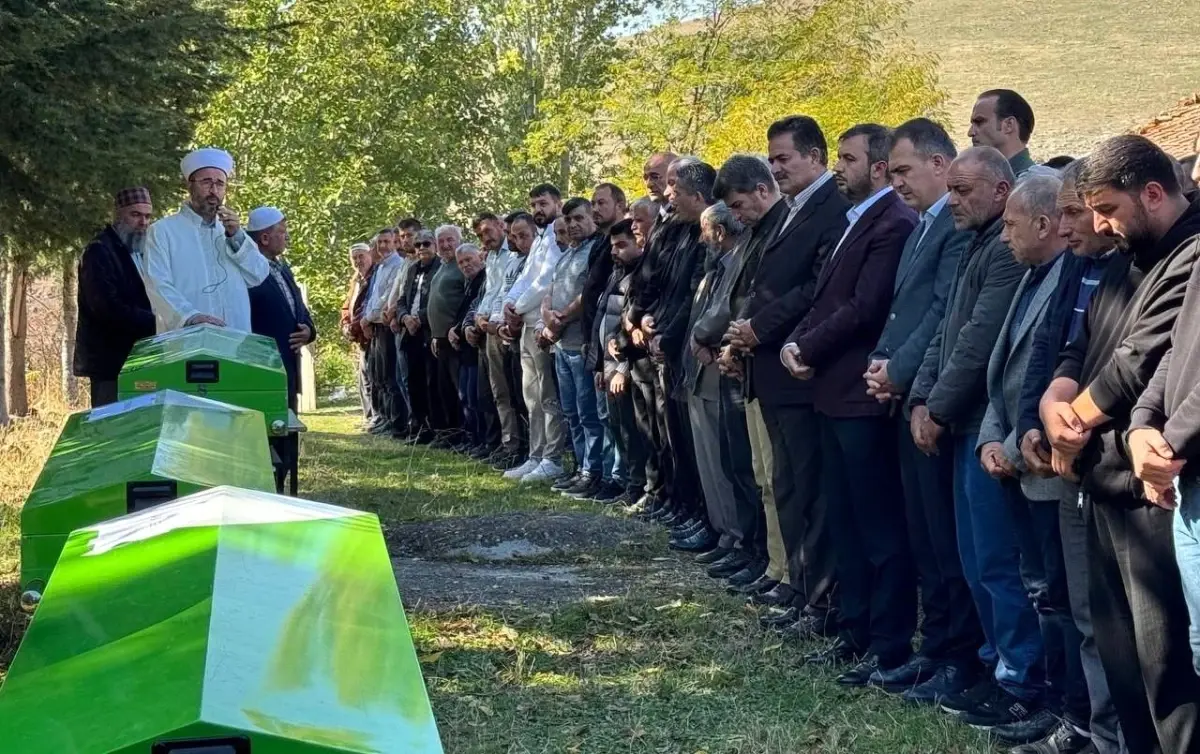 Amasya’daki Feci Kazada 3’ü Kardeş, 1’i Enişte 4 Kişi Hayatını Kaybetti