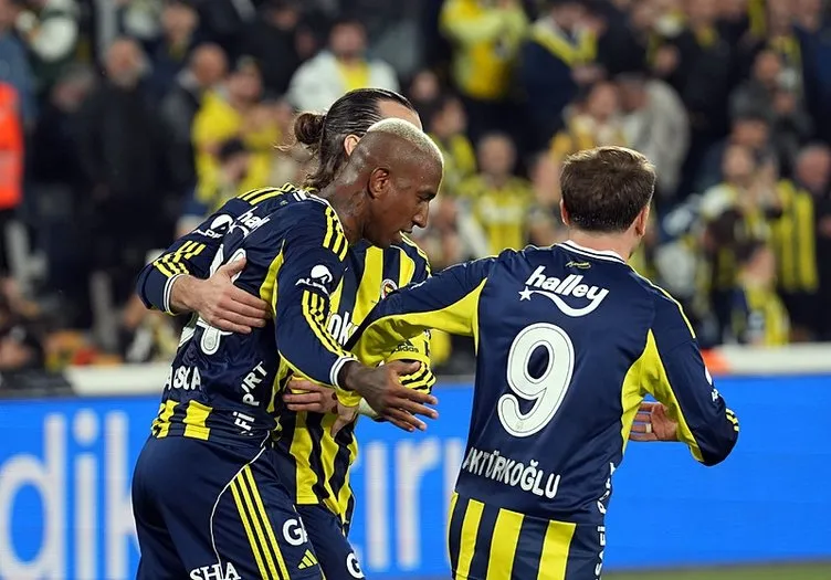 Fenerbahçe'de İrfan Can Kahveci İçin Yeni Süreç Başladı Fenerbahçe'de İrfan Can Kahveci İçin Yeni Süreç Başladı