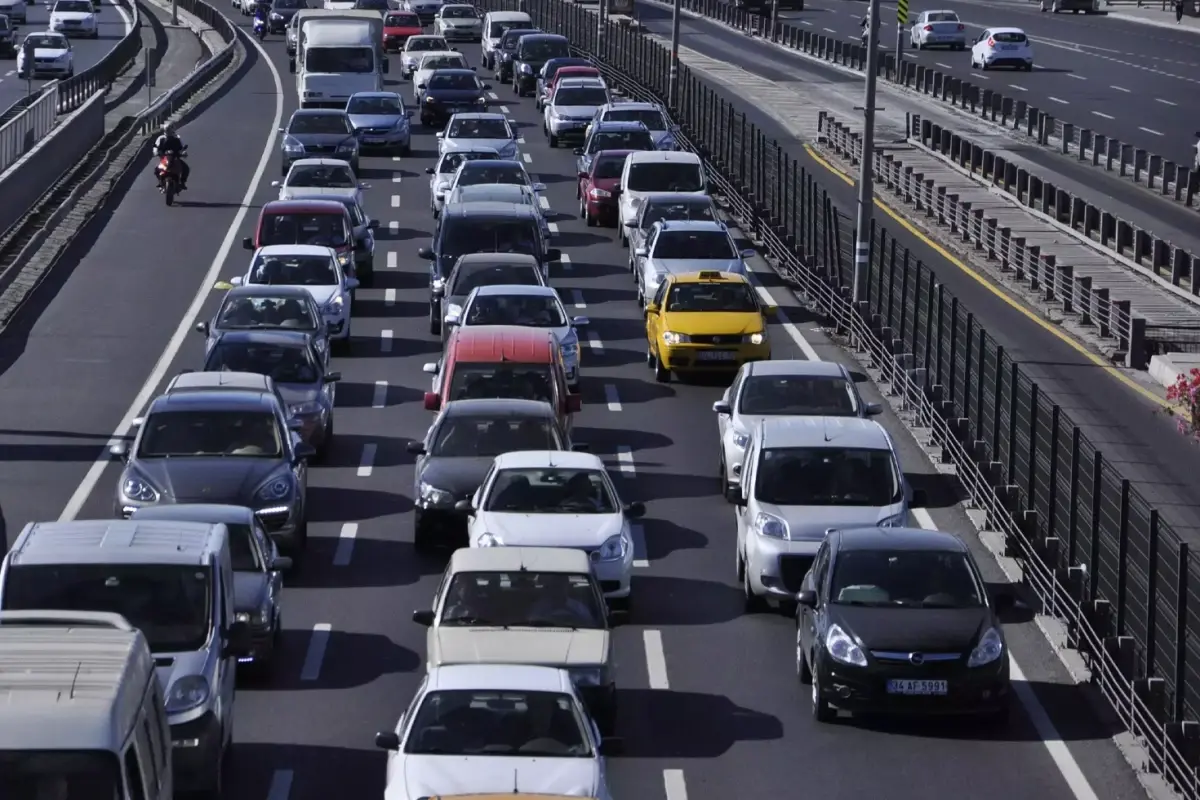 Motorin Fiyatına 2 Lira 30 Kuruşluk Artış Yolda Motorin Fiyatına 2 Lira 30 Kuruşluk Artış Yolda