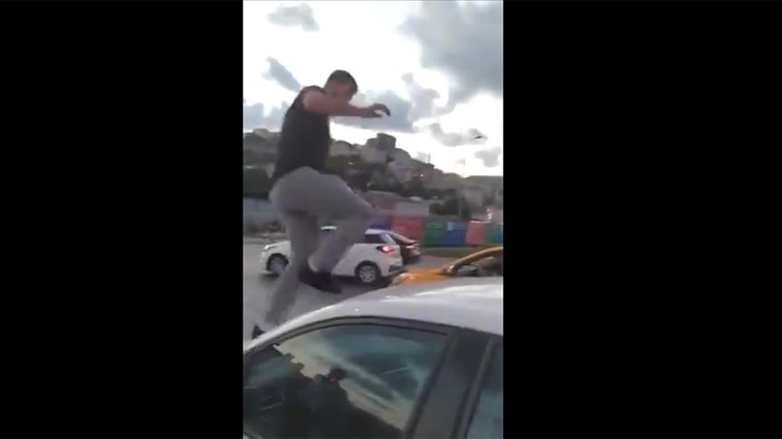Bakırköy’de Bir Maganda Trafikte Tartıştığı Kadın Sürücüyü Böyle Darp Etti
