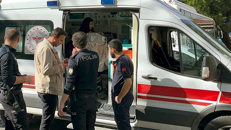 Çorlu’da Şaşkınlık Yaratan Olay: Bebeğini Bankta Oturan Kişiye Bırakıp Uzaklaştı