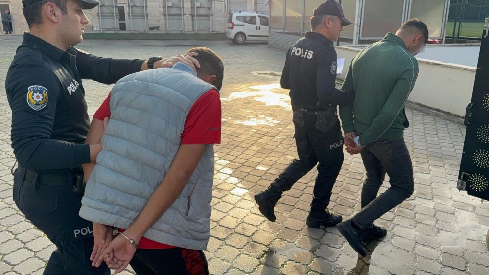 Samsun'da Gül Satışı Tartışması Gözaltıyla Sonuçlandı Samsun'da Gül Satışı Tartışması Gözaltıyla Sonuçlandı