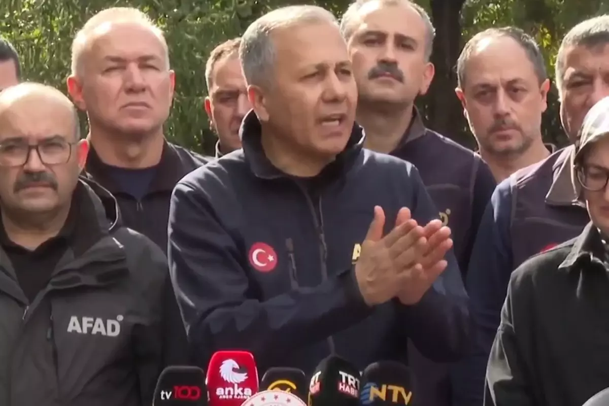 Sındırgı Depreminde Son Durum: Bakan Yerlikaya Sahadan Bilgi Verdi Sındırgı Depreminde Son Durum: Bakan Yerlikaya Sahadan Bilgi Verdi
