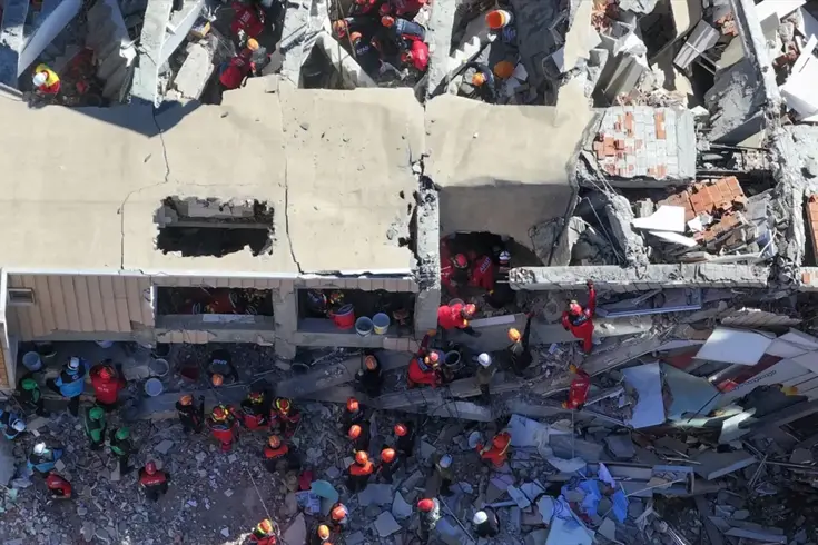 Gebze’de Çöken Binada Ailenin Dört Üyesi Hayatını Kaybetti Gebze’de Çöken Binada Ailenin Dört Üyesi Hayatını Kaybetti
