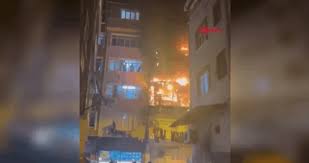 Beyoğlu’nda Kız İsteme Merasiminde Havai Fişek Yangına Neden Oldu Beyoğlu’nda Kız İsteme Merasiminde Havai Fişek Yangına Neden Oldu