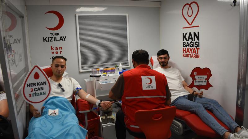 Kan Bağışıyla Hayat Kurtarmak Sadece 30 Dakika Sürüyor Kan Bağışıyla Hayat Kurtarmak Sadece 30 Dakika Sürüyor