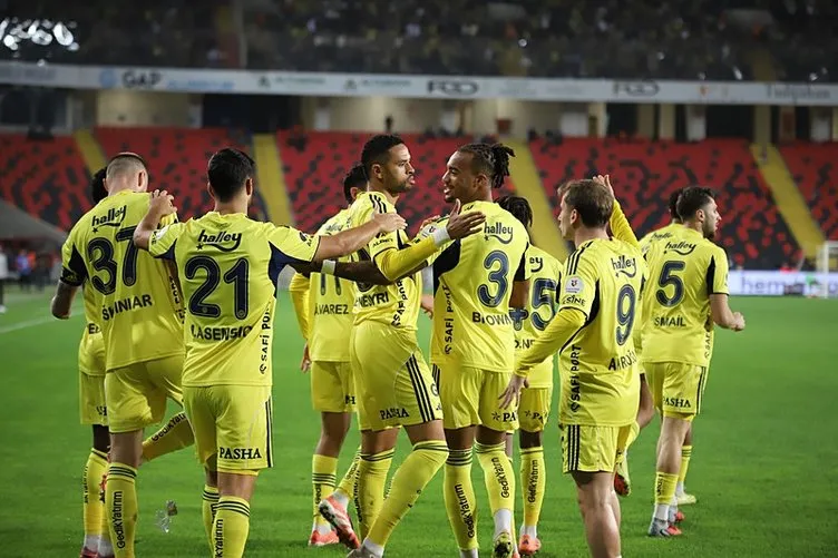 Fenerbahçe'nin Yıldızına Sevilla Talip Oldu Fenerbahçe'nin Yıldızına Sevilla Talip Oldu
