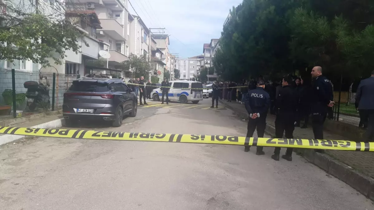 Kocaeli'De Korkunç Olay: Kadın, Kocası Tarafından Bıçaklanarak Öldürüldü Kocaeli'De Korkunç Olay: Kadın, Kocası Tarafından Bıçaklanarak Öldürüldü