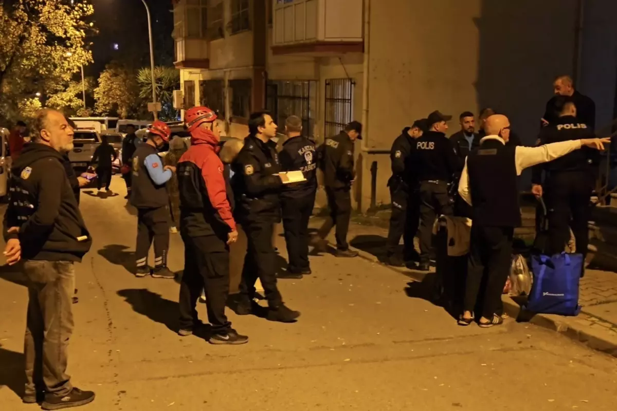 Korkutan Sesler Bu Kez Kartal'da Duyuldu: 4 Katlı Bina Tahliye Edildi Korkutan Sesler Bu Kez Kartal'da Duyuldu: 4 Katlı Bina Tahliye Edildi