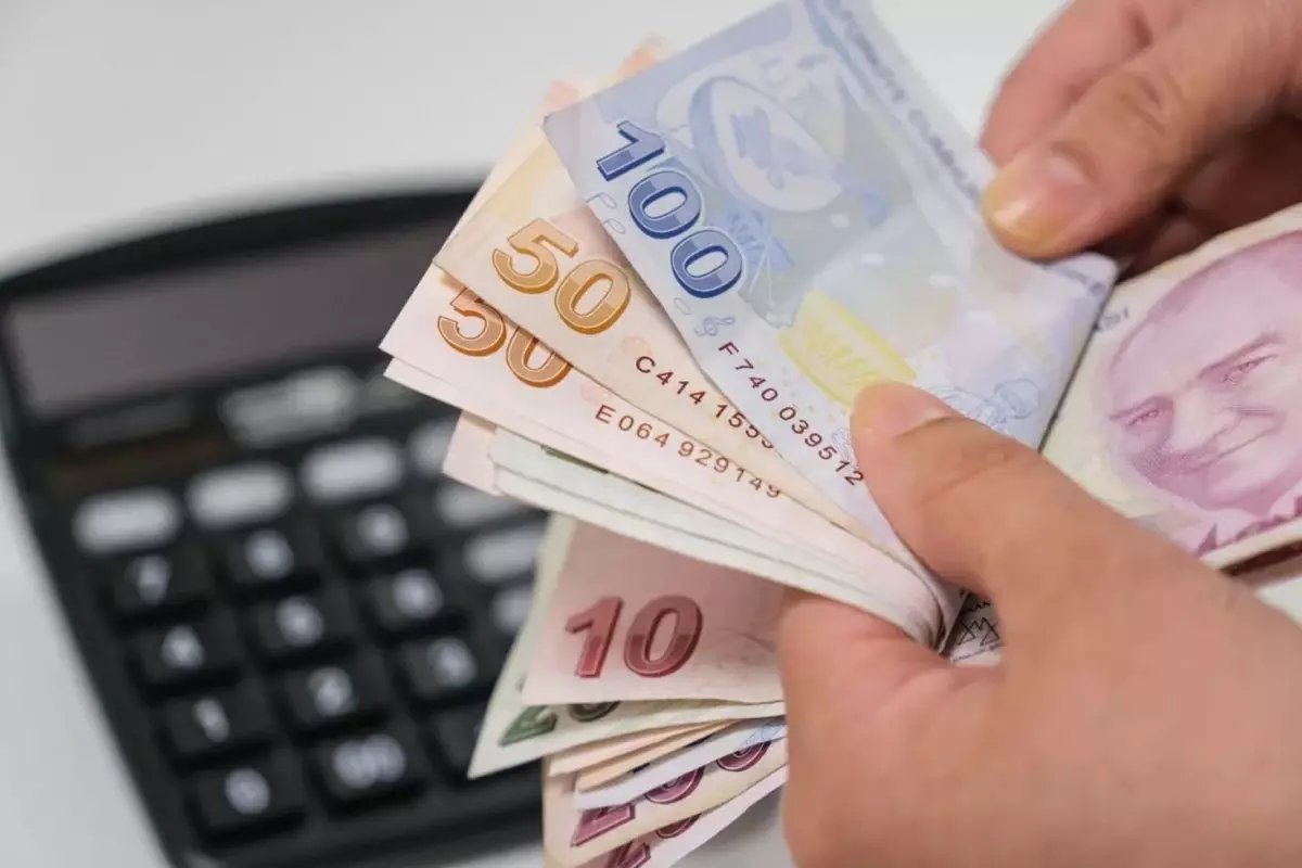 Kuruşu Kuruşuna Yeni Maaşlar: Memur ve Emekli Ne Kadar Alacak? Kuruşu Kuruşuna Yeni Maaşlar: Memur ve Emekli Ne Kadar Alacak?