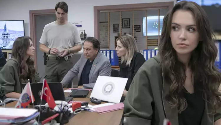 Arka Sokaklar’ın Merve’si Felicia Sağnak’tan Samimi Açıklamalar Arka Sokaklar’ın Merve’si Felicia Sağnak’tan Samimi Açıklamalar