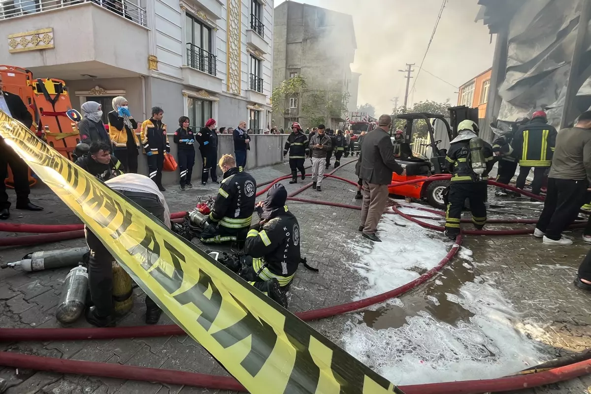 Kocaeli Dilovası'nda Parfüm Deposunda Yangın: 6 Kişi Hayatını Kaybetti