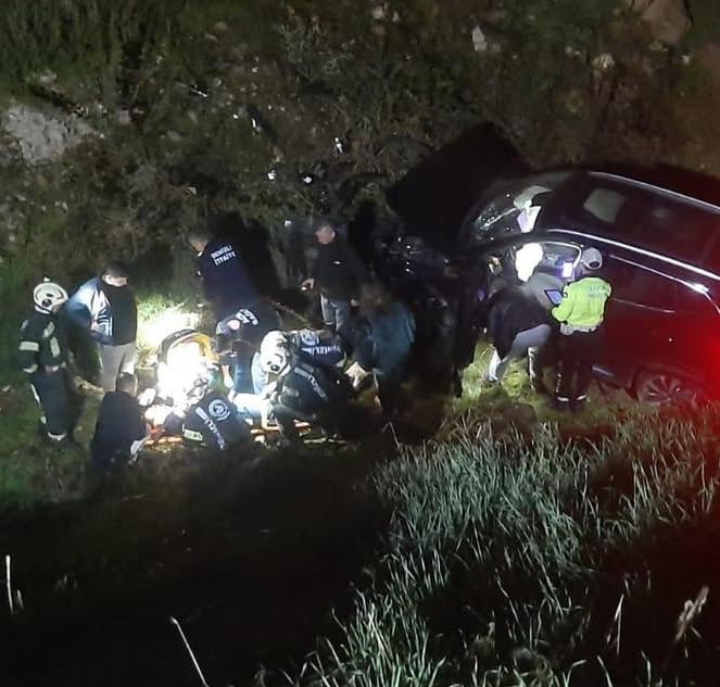 Denizli'de Uçurumdan Yuvarlanan Otomobilde Sürücü Yaralı Olarak Kurtarıldı Denizli'de Uçurumdan Yuvarlanan Otomobilde Sürücü Yaralı Olarak Kurtarıldı