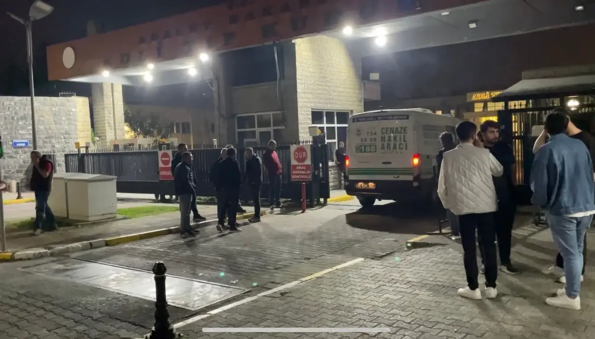 Kocaeli'deki Fabrika Yangınında Hayatını Kaybedenlerin Cenazeleri Teslim Edildi Kocaeli'deki Fabrika Yangınında Hayatını Kaybedenlerin Cenazeleri Teslim Edildi