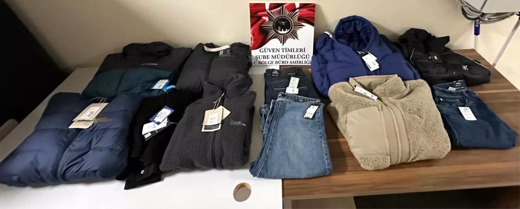 Ataşehir'de AVM Hırsızlık Çetesi Suçüstü Yakalandı