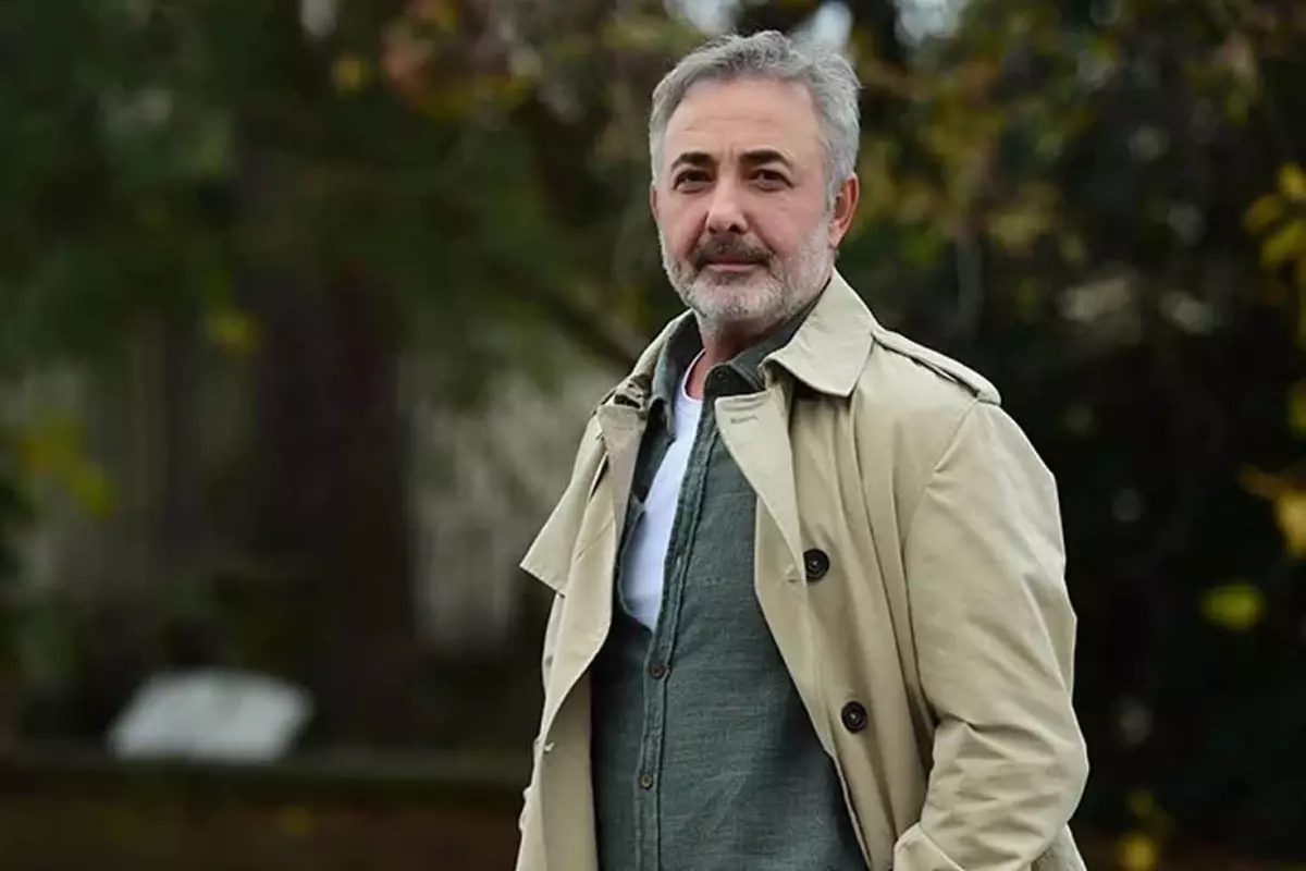 Mehmet Aslantuğ Yeni İlişkisiyle İlk Kez Kameralara Yansıdı Mehmet Aslantuğ Yeni İlişkisiyle İlk Kez Kameralara Yansıdı