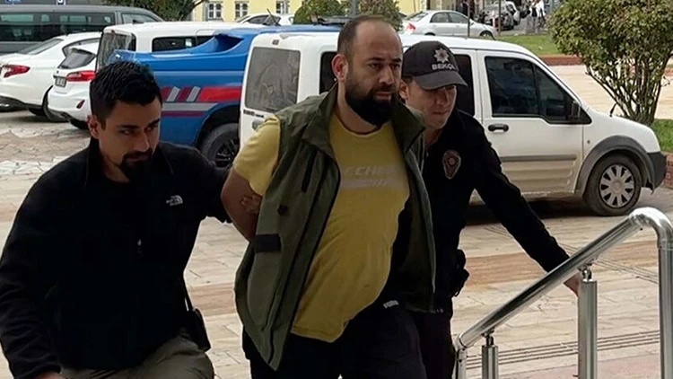 Saygı Duruşuna Alay Eden Motosikletliye Ev Hapsi