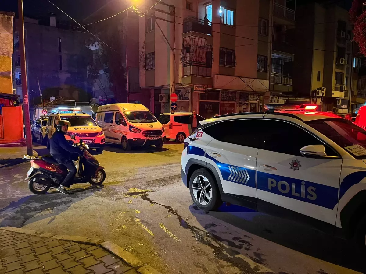 İzmir’de İş Yeri Önünde Silahlı Saldırı: 1 Ölü, 3 Yaralı İzmir’de İş Yeri Önünde Silahlı Saldırı: 1 Ölü, 3 Yaralı