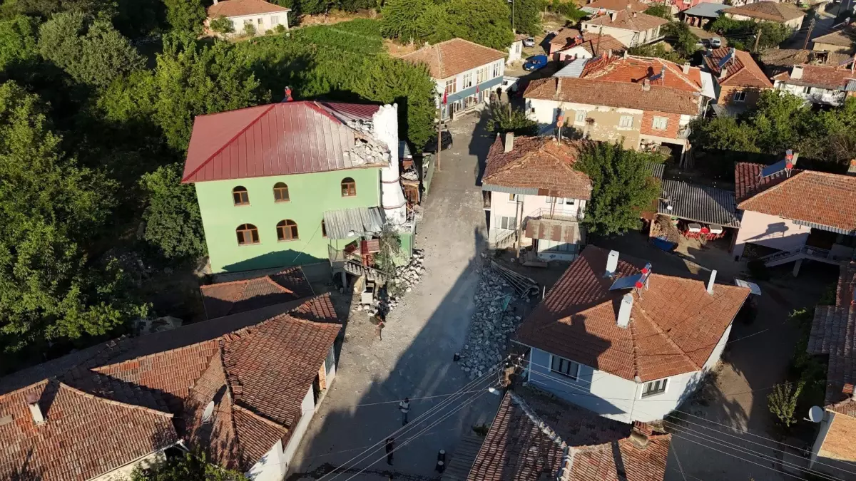 Sındırgı’da Deprem Fırtınası Sürüyor: Sarsıntılar Birbirini Tetikliyor