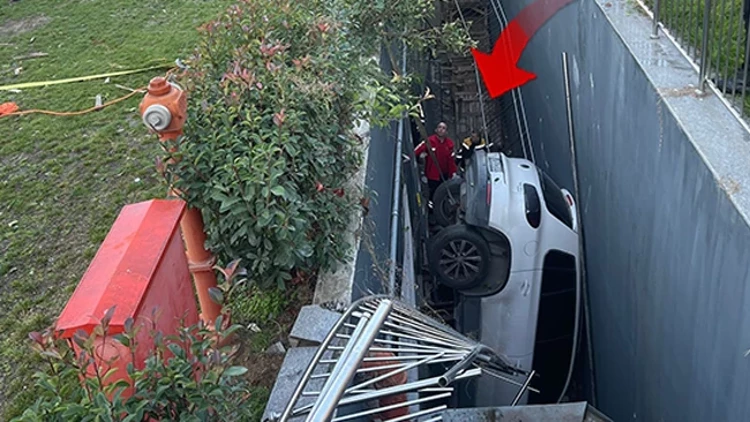 Bahçelievler'de Otoparkta Kaza: Otomobil 5 Metre Yükseklikten Düştü