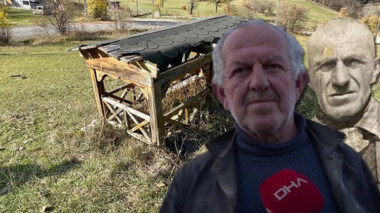 Vefat Eden Babasının Mezarına Ahşap Çatı Yaptı