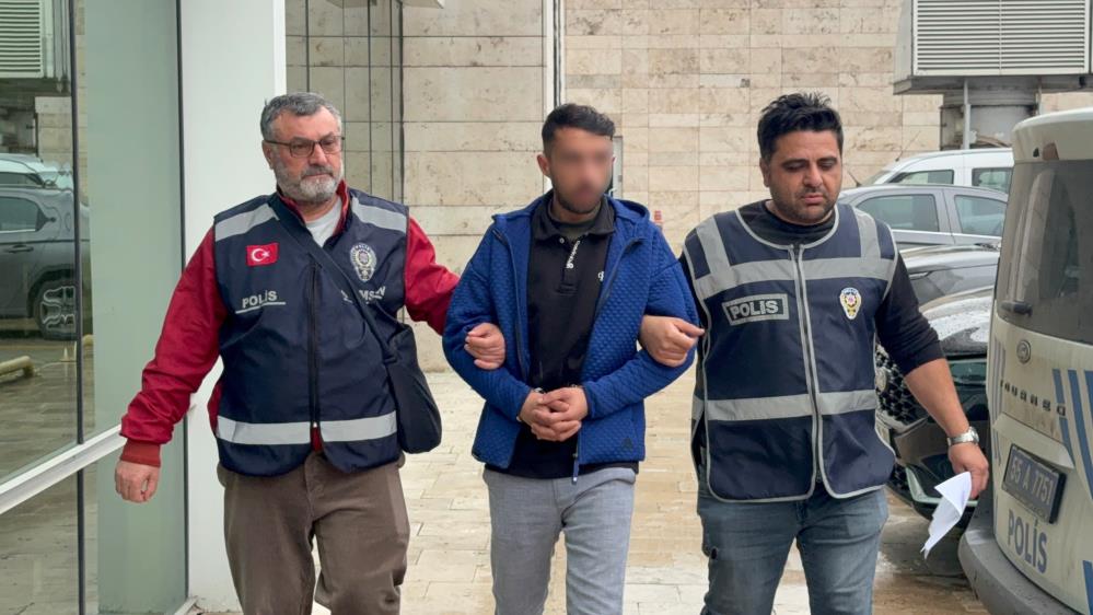 Kasabın Kardeşine Bıçak Dayadığı İddiasıyla Tutuklanması Kasabın Kardeşine Bıçak Dayadığı İddiasıyla Tutuklanması