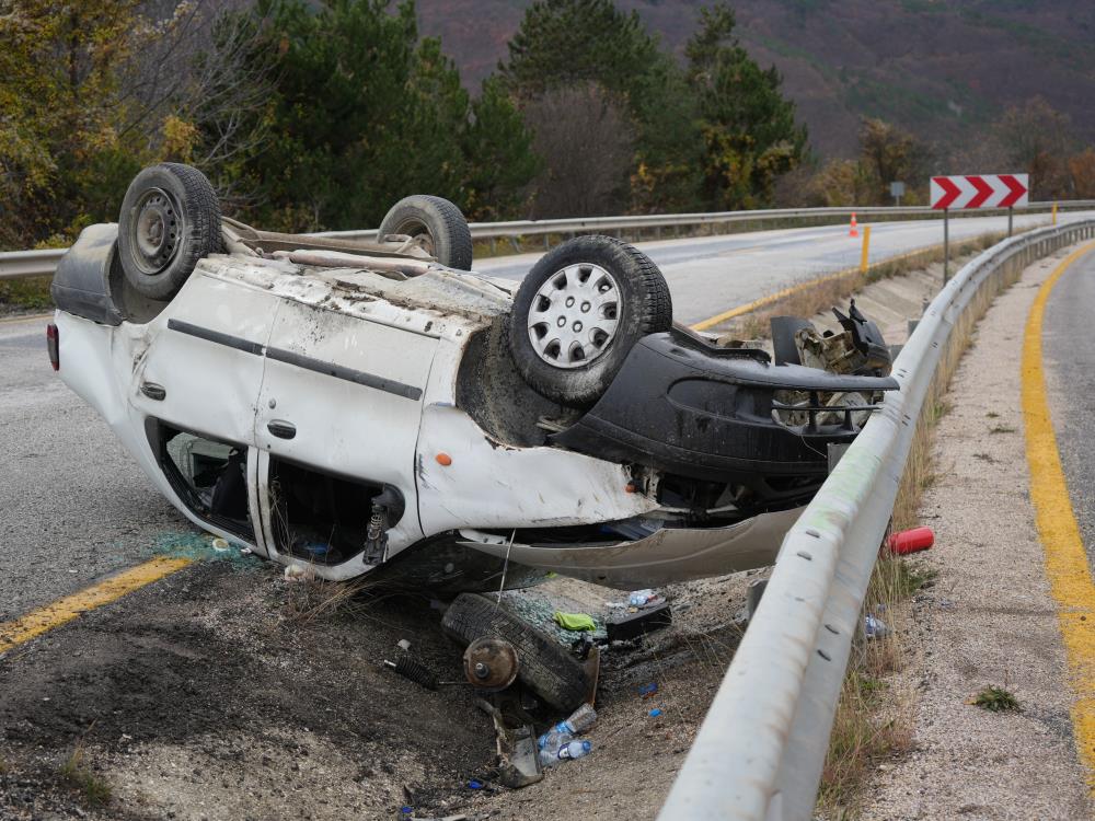 Kastamonu-Ankara Karayolunda Kaza: Takla Atan Otomobil Alev Aldı, 2 Kişi Yaralandı