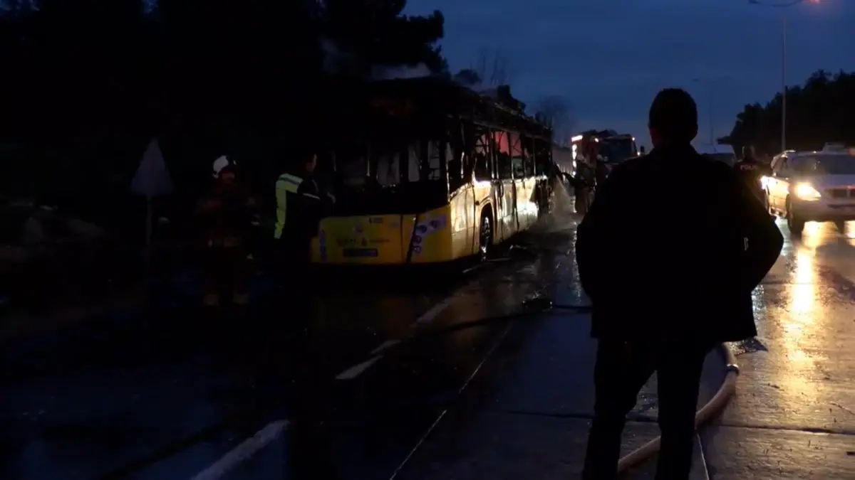 İETT Otobüsü Kemerburgaz Yolu’nda Alev Aldı